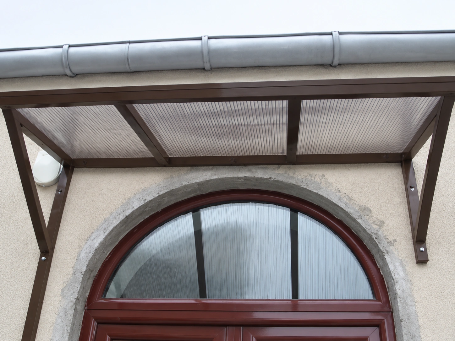 Copertină din policarbonat în arcadă, lucrare UNIPAS PREDAL